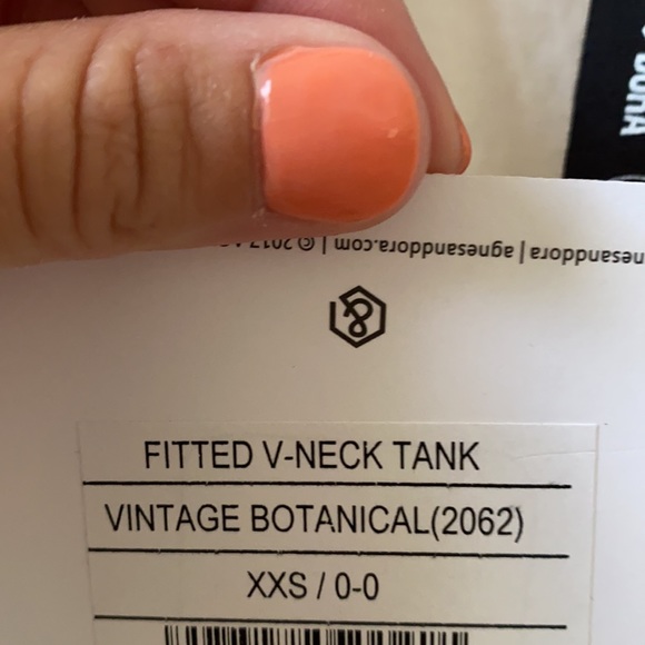 Agnes & Dora fitted v-neck tank. NWT - Picture 4 of 5
